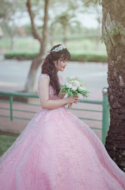 Side Swept Haisrtyle for a Bride